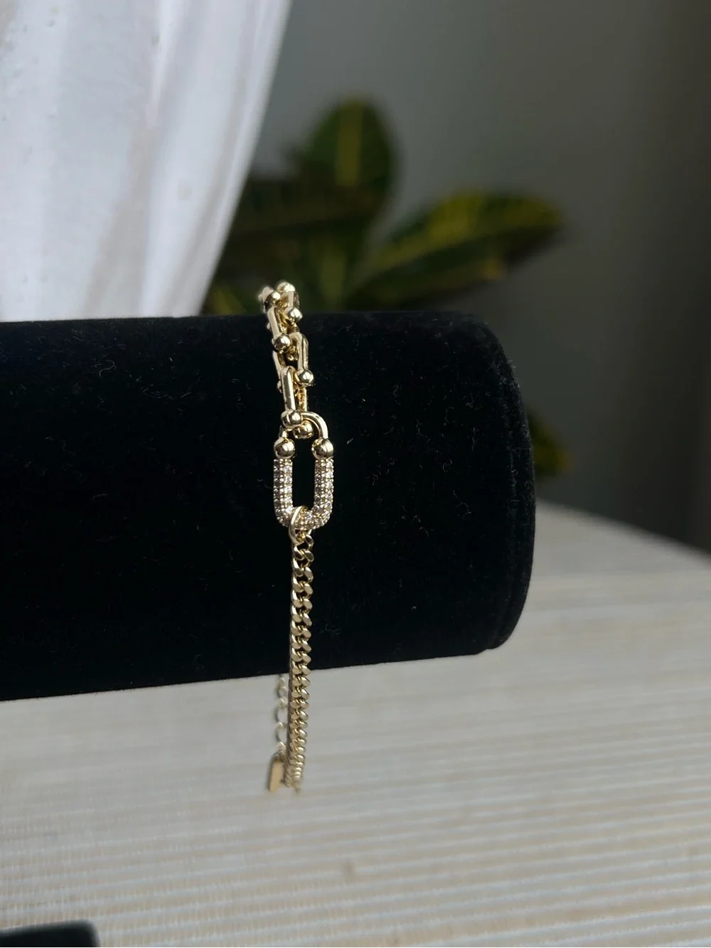 Gold horseshoe Link Bracelet with Pave horseshoe center Accent